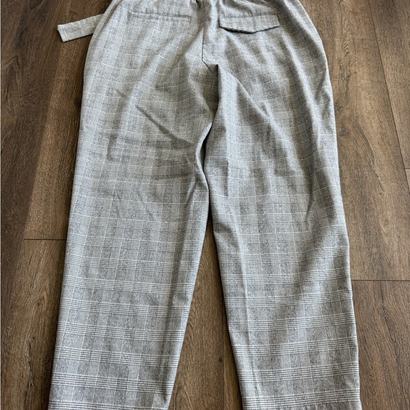 A New Day black and white plaid trousers. Women’s size 10. Perfect Fall pants! - Picture 7 of 9